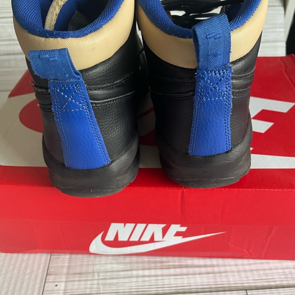 Boys Nike Boots - Picture 9 of 13